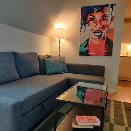 Dronninglund Appartements Апартаменты *